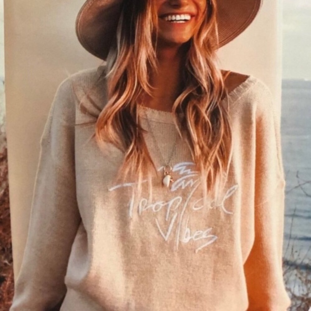 Beachly X Goldfish Kiss The Tropical Vibes Sweater - Picture 4 of 14